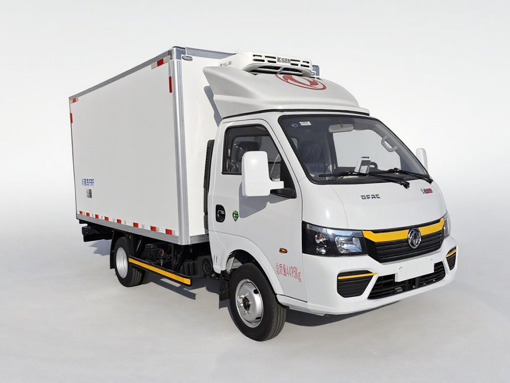 东风途逸柴油版3.5米3.2米冷藏车