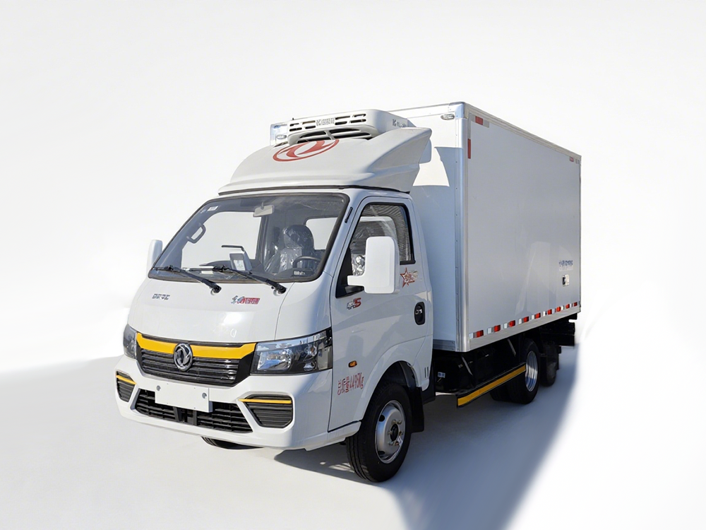 东风途逸柴油版3.5米3.2米冷藏车
