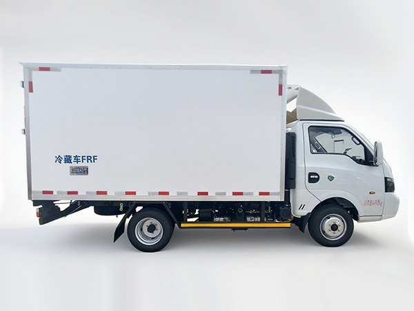 东风途逸油气两用冷藏车