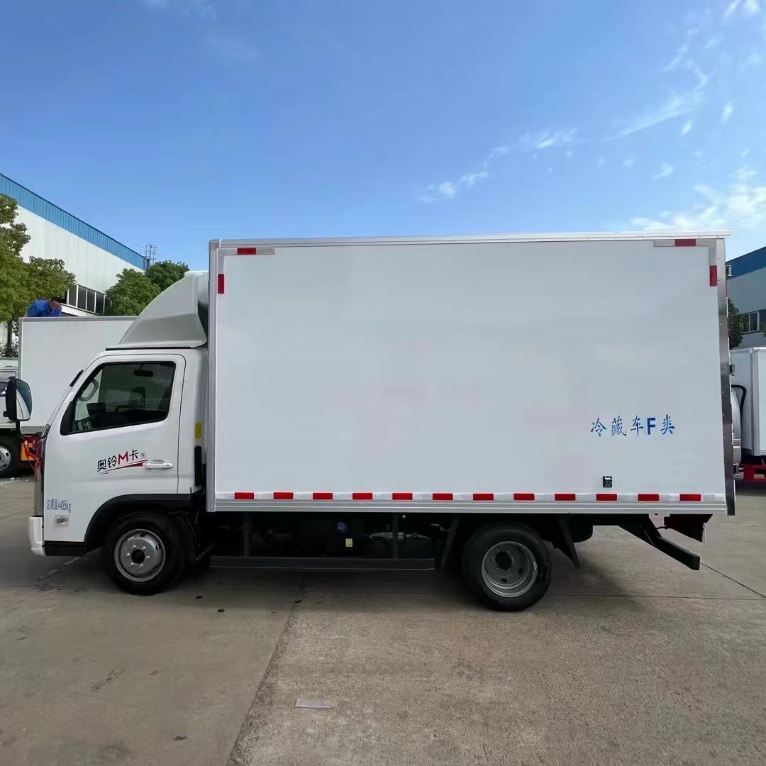 福田M卡3700厢长冷藏车