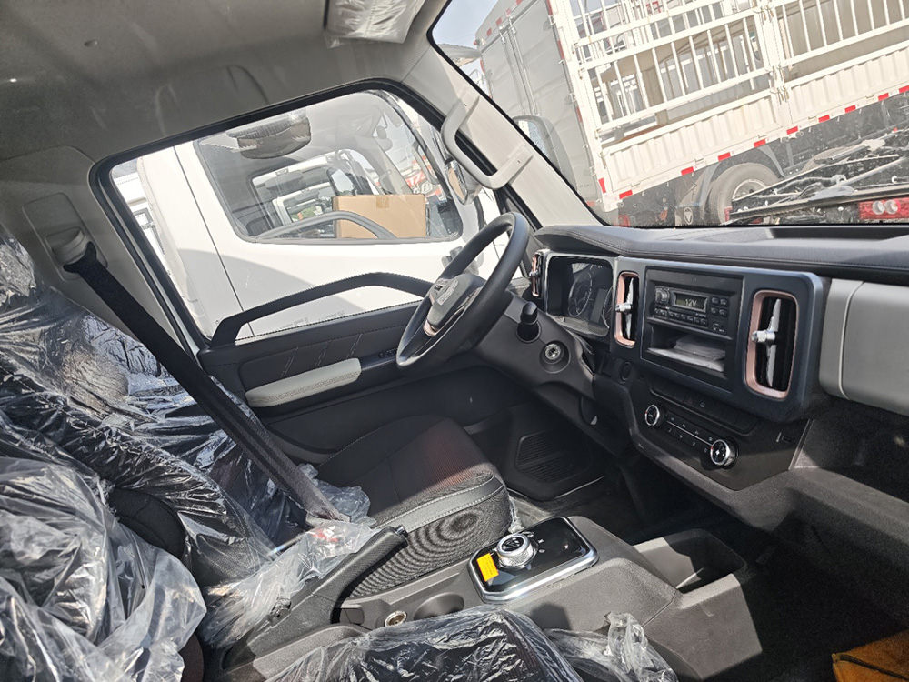 福田奥铃全新智蓝EM 高端冷藏车