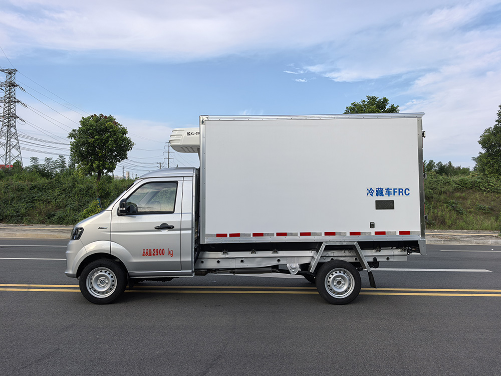 金杯S2汽油冷藏车