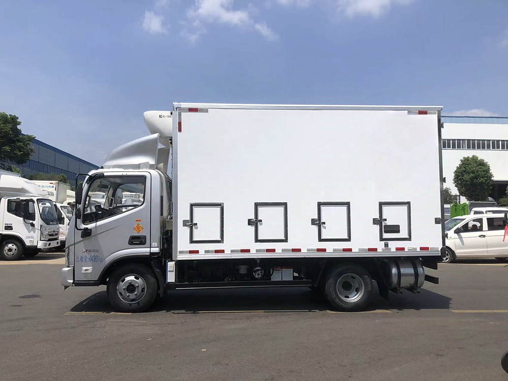 国六 福田欧马可雏禽运输车（鸡苗）