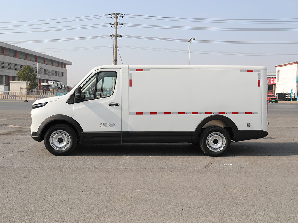 江淮Vαn宝路5.3方纯电动冷藏车 可进地下室