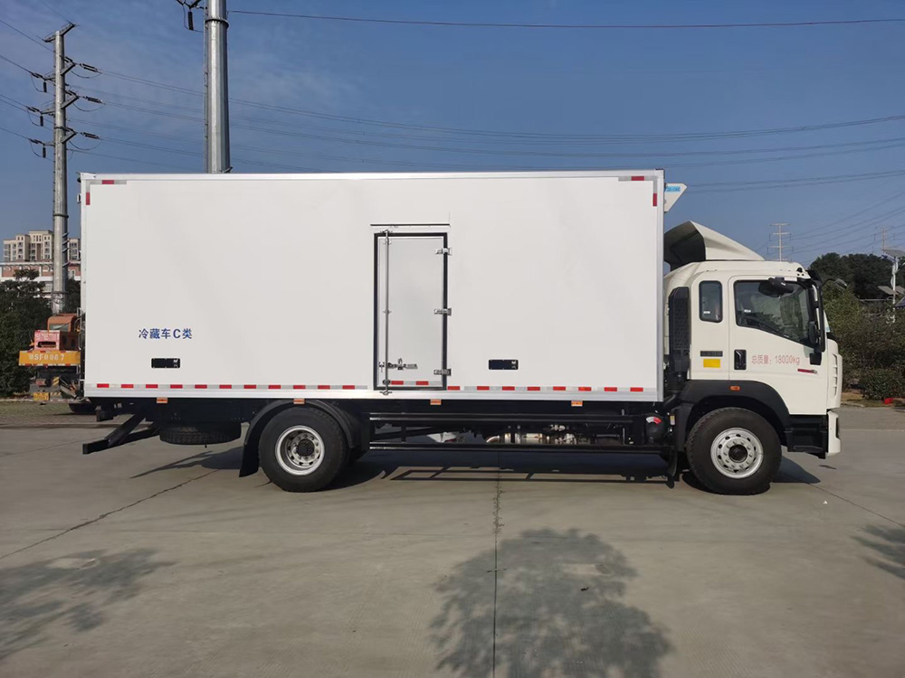 重汽豪沃新款G5X冷藏运输车（国六）